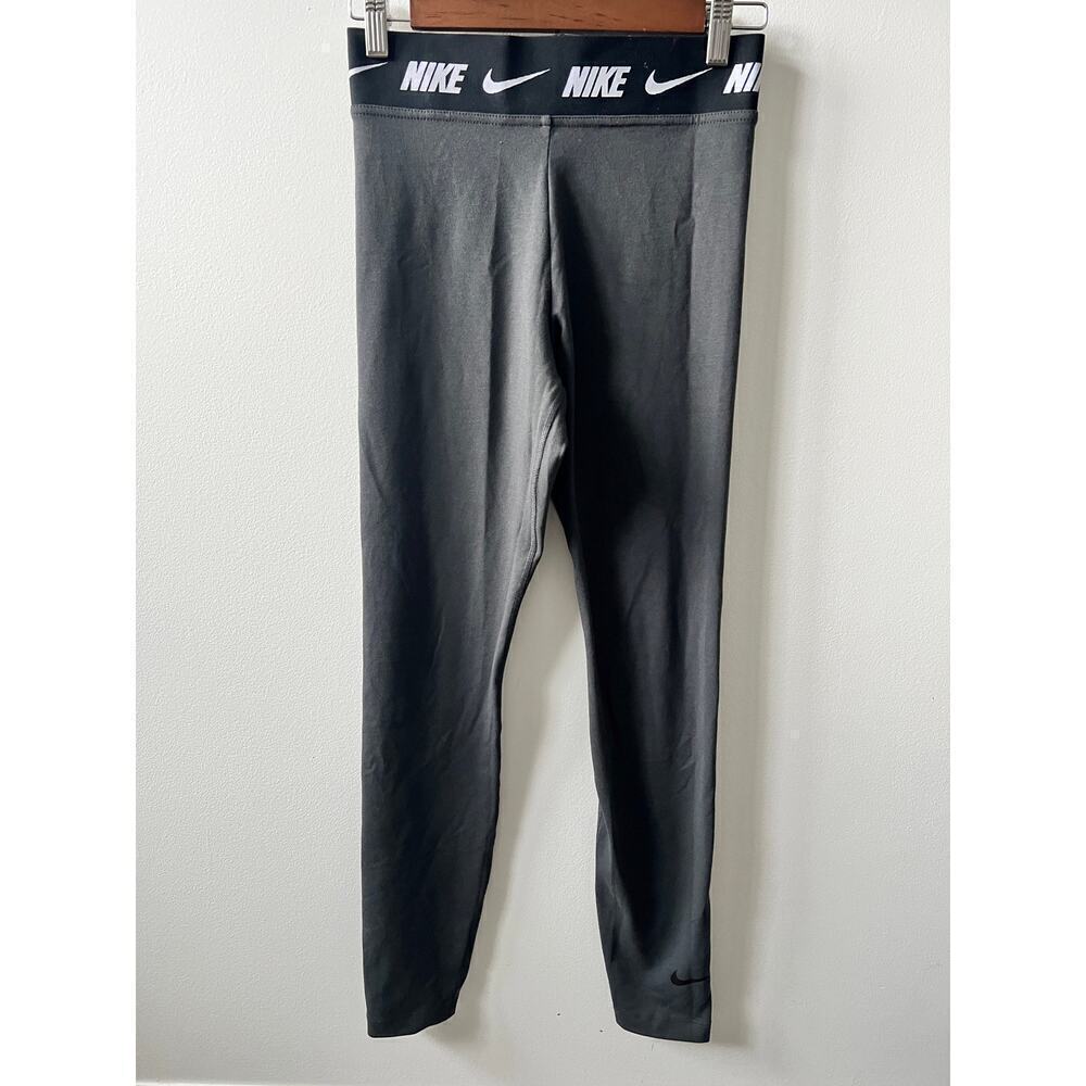 Nike women's tight fit leggings size small